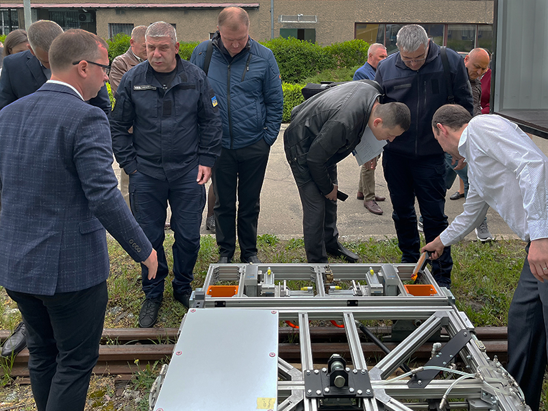 OKOSCAN 73HS trolley with ultrasonic wheels at the OKO Association exhibition, 2025, Kyiv